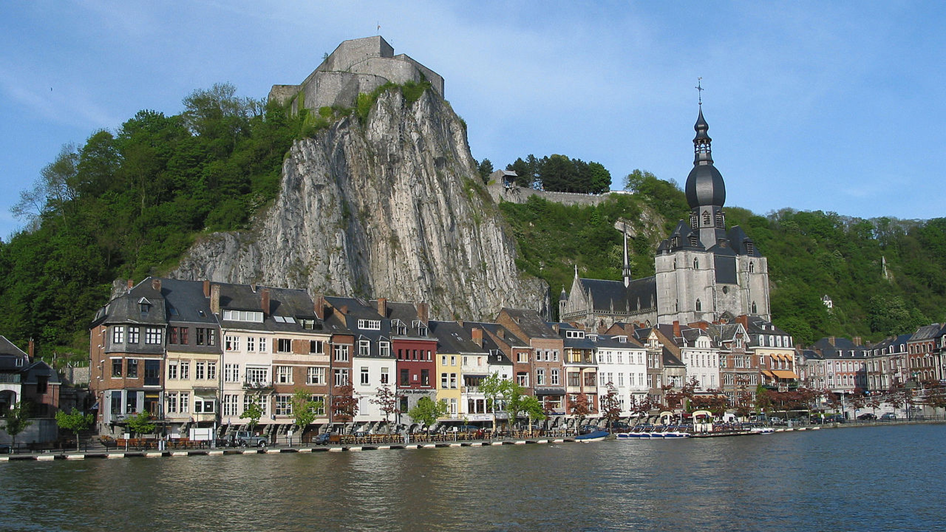 Dinant gateway to Dinant Aventure and the Euro Space Centre