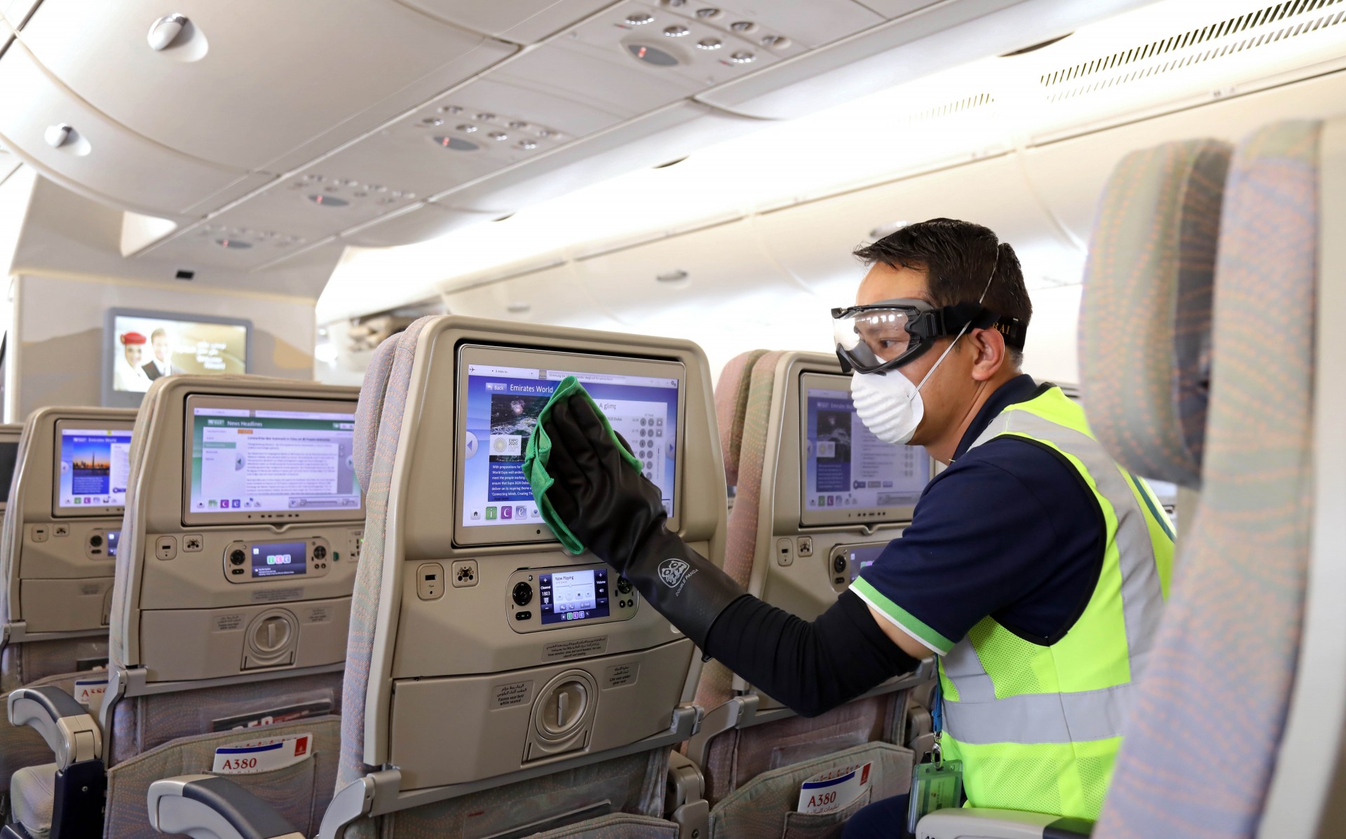 Emirates cleaning planes